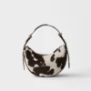 Bolso de hombro mini de cuero estampado Prada Arqua Bolso de hombro mini de cuero estampado Prada Arqua