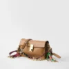 Bolso de hombro pequeño de cuero Prada Soft con dijes