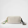 Bolso de hombro pequeño de cuero Prada Soft con dijes Bolso de hombro pequeño de cuero Prada Soft con dijes
