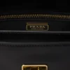 Bolso de hombro pequeño de cuero Prada Soft con dijes
