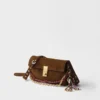 Bolso de hombro pequeño de gamuza Prada Soft de Prada Bolso de hombro pequeño de gamuza Prada Soft de Prada