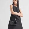 Bolso de hombro pequeño Prada Cleo de cuero cepillado con solapa Bolso de hombro pequeño Prada Cleo de cuero cepillado con solapa