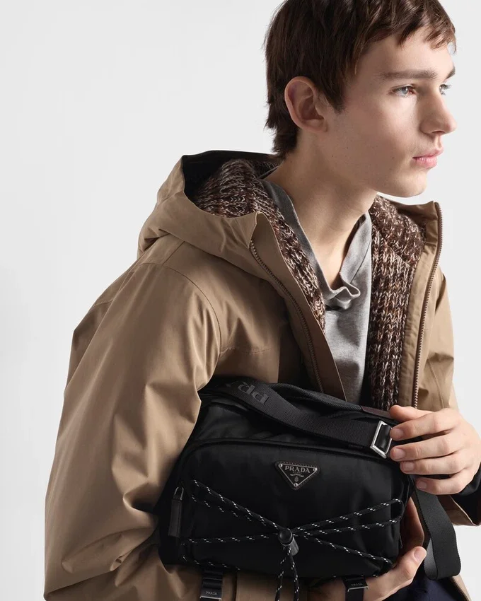 Bolso de hombro Prada Speedrock de Re-Nylon y cuero Bolso de hombro Prada Speedrock de Re-Nylon y cuero