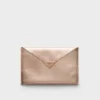Bolso de mano tipo sobre de piel Saffiano Bolso de mano tipo sobre de piel Saffiano