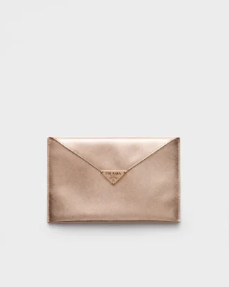 Bolso de mano tipo sobre de piel Saffiano