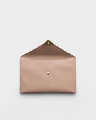 Bolso de mano tipo sobre de piel Saffiano