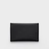 Bolso de mano tipo sobre de piel Saffiano Bolso de mano tipo sobre de piel Saffiano