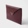 Bolso de mano tipo sobre de piel Saffiano Bolso de mano tipo sobre de piel Saffiano