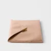 Bolso de mano tipo sobre de piel Saffiano Bolso de mano tipo sobre de piel Saffiano