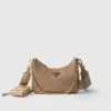 Bolso de piel Saffiano Prada Re-Edition 2005