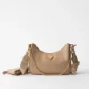 Bolso de piel Saffiano Prada Re-Edition 2005