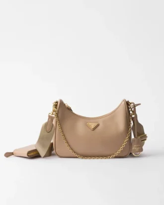 Bolso de piel Saffiano Prada Re-Edition 2005