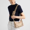 Bolso de piel Saffiano Prada Re-Edition 2005