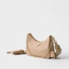 Bolso de piel Saffiano Prada Re-Edition 2005