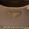 Bolso de piel Saffiano Prada Re-Edition 2005
