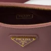 Bolso de piel Saffiano Prada Re-Edition 2005