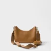 Bolso de piel Saffiano Prada Re-Edition 2005 Bolso de piel Saffiano Prada Re-Edition 2005