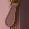 Bolso de piel Saffiano Prada Re-Edition 2005
