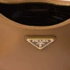 Bolso de piel Saffiano Prada Re-Edition 2005 Bolso de piel Saffiano Prada Re-Edition 2005