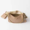 Bolso de piel Saffiano Prada Re-Edition 2005