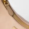 Bolso de piel Saffiano Prada Re-Edition 2005