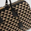 Bolso de viaje grande de tela con el símbolo de Prada bordado Bolso de viaje grande de tela con el símbolo de Prada bordado