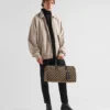 Bolso de viaje mediano de tela bordada con el símbolo de Prada Bolso de viaje mediano de tela bordada con el símbolo de Prada