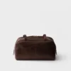 Bolso grande con asa superior de cuero envejecido de Prada Bolso grande con asa superior de cuero envejecido de Prada