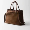 Bolso grande de ante con hebilla y cinturón de Prada Bolso grande de ante con hebilla y cinturón de Prada