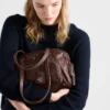 Bolso grande de asas con piel lavada Bolso grande de asas con piel lavada