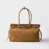 Bolso grande de gamuza Bonnie de Prada Bolso grande de gamuza Bonnie de Prada