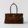 Bolso grande de gamuza Bonnie de Prada Bolso grande de gamuza Bonnie de Prada