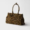 Bolso grande de piel estampada Bonnie de Prada Bolso grande de piel estampada Bonnie de Prada