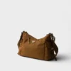 Bolso grande Explore de Prada en Re-Nylon y piel Bolso grande Explore de Prada en Re-Nylon y piel