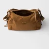 Bolso grande Explore de Prada en Re-Nylon y piel Bolso grande Explore de Prada en Re-Nylon y piel