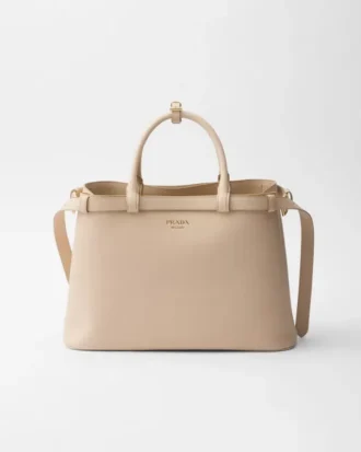 Bolso mediano de cuero con hebilla Prada y doble cinturón