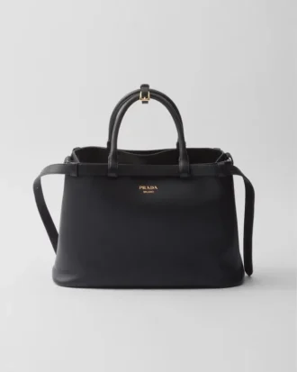Bolso mediano de cuero con hebilla Prada y doble cinturón