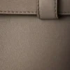 Bolso mediano de cuero con hebilla Prada y doble cinturón Bolso mediano de cuero con hebilla Prada y doble cinturón