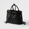 Bolso mediano de cuero con hebilla y cinturón de Prada Bolso mediano de cuero con hebilla y cinturón de Prada