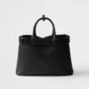 Bolso mediano de cuero con hebilla y cinturón de Prada Bolso mediano de cuero con hebilla y cinturón de Prada