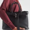 Bolso mediano de cuero con hebilla y cinturón de Prada Bolso mediano de cuero con hebilla y cinturón de Prada