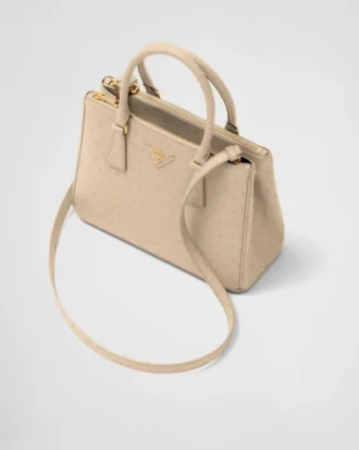 Bolso mediano de piel de avestruz Prada Galleria