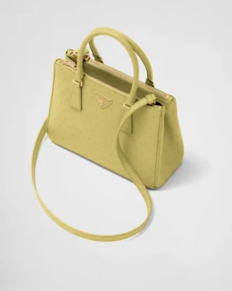Bolso mediano de piel de avestruz Prada Galleria