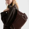 Bolso mediano de piel lavada Bolso mediano de piel lavada