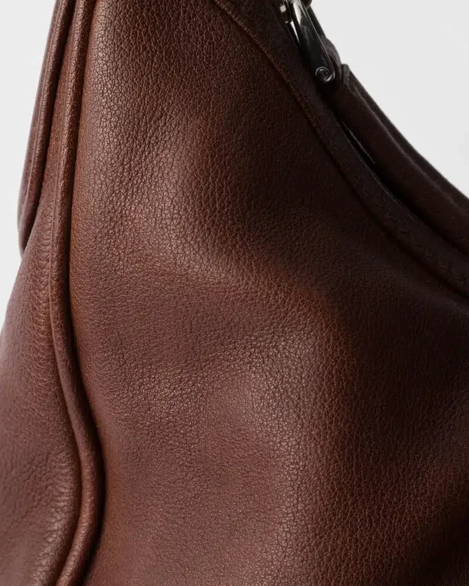 Bolso mediano de piel lavada Bolso mediano de piel lavada