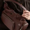 Bolso mediano de piel lavada Bolso mediano de piel lavada