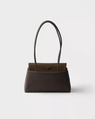 Bolso mediano de piel Prada Passage con solapa de Re-Nylon Bolso mediano de piel Prada Passage con solapa de Re-Nylon