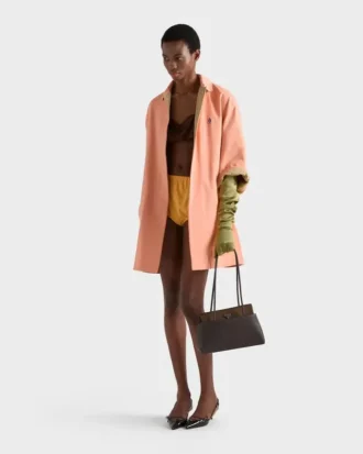 Bolso mediano de piel Prada Passage con solapa de Re-Nylon Bolso mediano de piel Prada Passage con solapa de Re-Nylon
