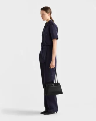Bolso mediano de piel Prada Passage con solapa de Re-Nylon Bolso mediano de piel Prada Passage con solapa de Re-Nylon