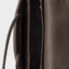 Bolso mediano de piel Prada Passage con solapa de Re-Nylon Bolso mediano de piel Prada Passage con solapa de Re-Nylon
